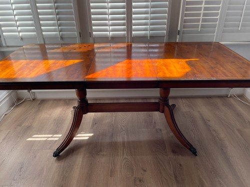 Large extendable dining table - extendable,